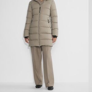 NWOT Aritzia The SuperSnug Puff™ Mid - cliMATTE™ Jacket